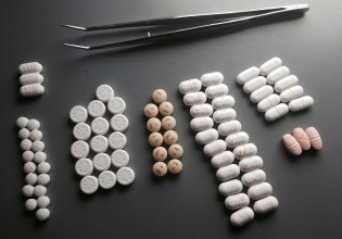 Η τεχνητή νοημοσύνη αλλάζει τον τρόπο ανακάλυψης φαρμάκων – Και μεταμορφώνει τη φαρμακευτική βιομηχανία