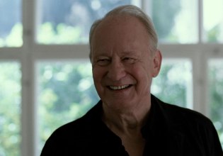 Στέλαν Σκάρσγκαρντ: «Μην προσπαθείς να είσαι τέλειος. Πες στα παιδιά σου: συγγνώμη, είμαι άχρηστος, αλλά σας αγαπώ»