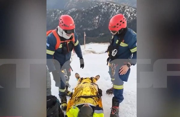 Καρέ-καρέ η διάσωση των τραυματισμένων ορειβατών στον Ταΰγετο, γλίστρησαν και κατρακύλησαν 200 μέτρα σε πλαγιά