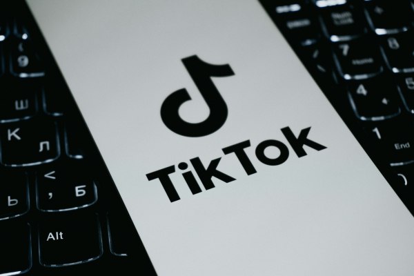 Social media: Ο κοινωνικός ρόλος του TikTok και ένα αρτοποιείο