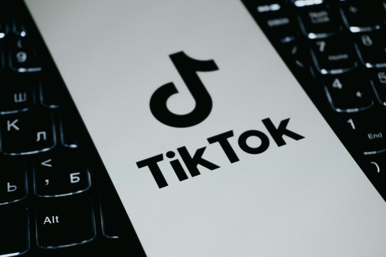 Social media: Ο κοινωνικός ρόλος του TikTok και ένα αρτοποιείο