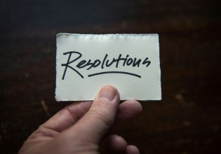 Νew Year’s (Non) Resolutions: Γιατί οι Πρωτοχρονιάτικες Μη Αποφάσεις είναι η μόδα του 2026