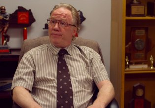 Τίμοθι Μπάσφιλντ: Κράτηση χωρίς εγγύηση για κατηγορίες σεξουαλικής κακοποίησης ανηλίκου – Νέα καταγγελία στο φόντο