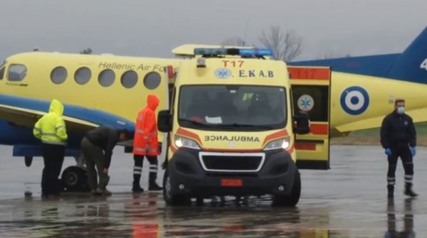 Τροχαίο δυστύχημα στη Ρουμανία: Προσγειώθηκε το αεροσκάφος με τους δύο τραυματίες