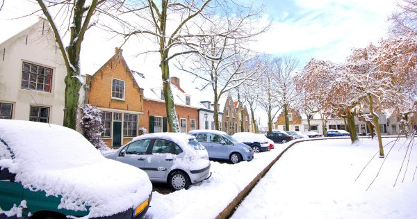 Ανεστάλησαν στην Ολλανδία όλα τα δρομολόγια των τρένων λόγω του χιονιού και του πάγου – Ακυρώθηκαν δεκάδες πτήσεις