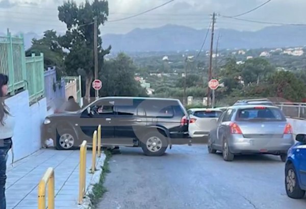 Κρήτη: Μεθυσμένος οδηγός πήγε να πάρει το παιδί του από το σχολείο – Κατέληξε σε τοίχο, τρεις τραυματίες