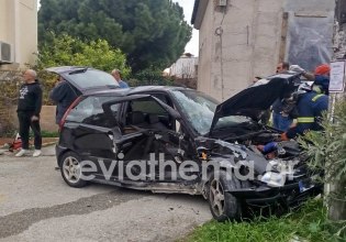 Αλιβέρι: Τροχαίο με σφοδρή σύγκρουση δύο ΙΧ – Απεγκλωβίστηκε τραυματισμένη μία γυναίκα