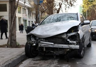 Θεσσαλονίκη: Δίωξη για επικίνδυνη οδήγηση ασκήθηκε στη μεθυσμένη οδηγό που πήρε σβάρνα 15 αυτοκίνητα