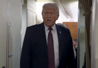 Ο Τραμπ δηλώνει ότι «μεγάλη δύναμη» του στρατού των ΗΠΑ κινείται προς το Ιράν