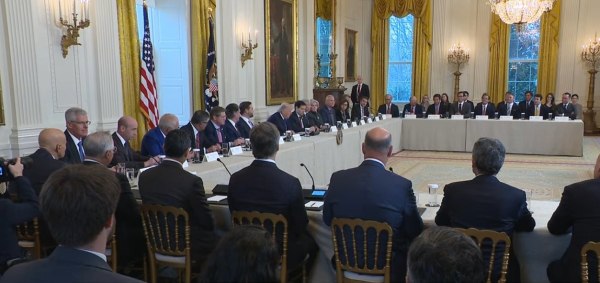 Βενεζουέλα: Ο Τραμπ πιέζει πετρελαϊκούς κολοσσούς να επιστρέψουν