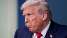 «Ο θεός είναι πολύ περήφανος για το έργο μου» λέει ο Τραμπ