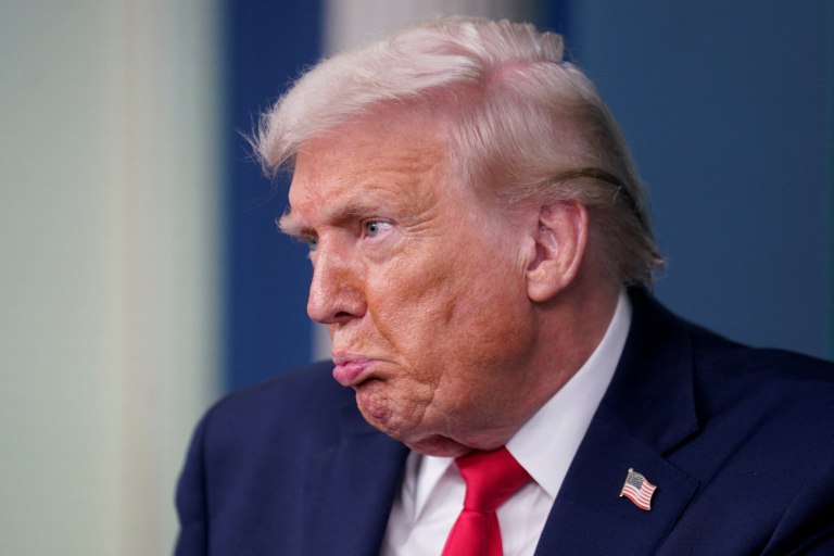 «Ο θεός είναι πολύ περήφανος για το έργο μου» λέει ο Τραμπ