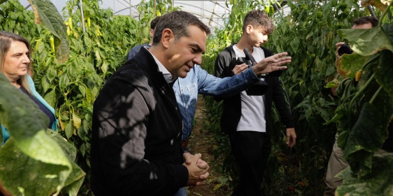 Η αγροτιά έρχεται με το κεφάλι ψηλά, ο Τσίπρας, χωρίς λαγούς στο καπέλο, έπιασε δουλειά, με τις πληγές του Φαραώ θα απειλήσει η Δεξιά