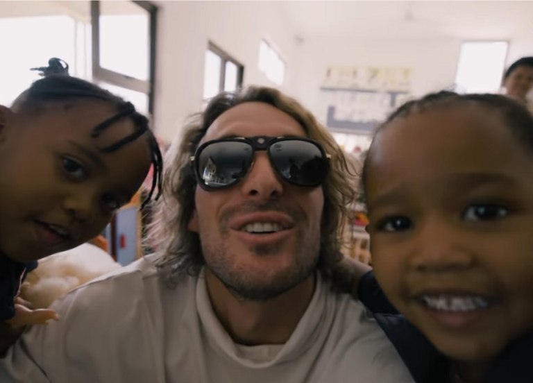 Το «ντοκιμαντέρ» του Στέφανου Τσιτσιπά για τη Ναμίμπια: «Ένα συναίσθημα που θα μείνει για πολύ καιρό»