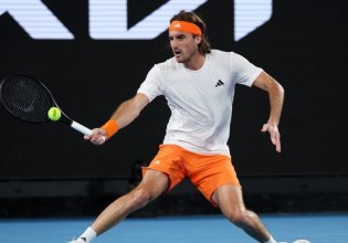 «Λύγισε» ο Τσιτσιπάς κόντρα στον Μάχατς και αποκλείστηκε από το Australian Open