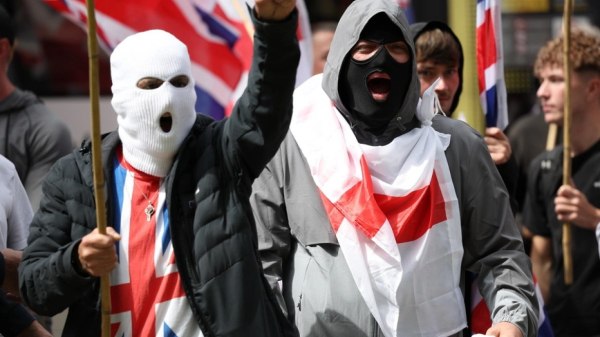 Γαλλία: Οι αρχές απαγόρευσαν αντιμεταναστευτική συγκέντρωση Βρετανών ακροδεξιών
