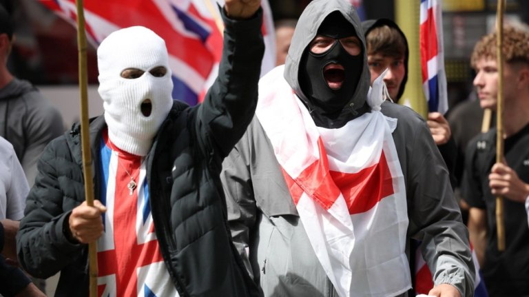 Γαλλία: Οι αρχές απαγόρευσαν αντιμεταναστευτική συγκέντρωση Βρετανών ακροδεξιών