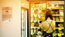 Πόσο χρόνο θέλει ο εγκέφαλός μας για να αποφασίσει αν θα φάμε κάτι;