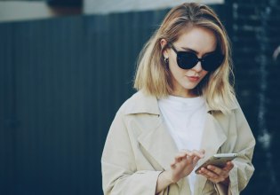 Ας βάλουμε τέλος στο doomscrolling – Μας γεμίζει με στρες και απαισιοδοξία