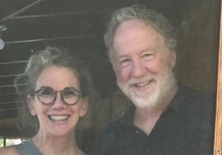 Η Μελίσα Γκίλμπερτ μίλησε για παιδική κακοποίηση στο Μικρό Σπίτι στο Λιβάδι λίγo πριν τη σύλληψη του συζύγου της