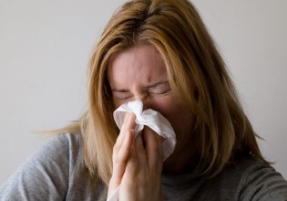 Γιατί κάποιοι άνθρωποι νοσούν βαριά με κρυολόγημα και άλλοι όχι