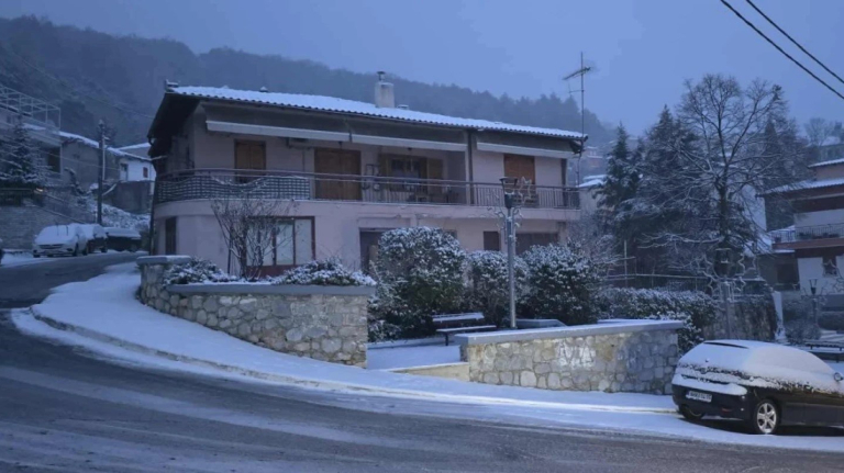 Κακοκαιρία: Ποιες περιοχές έχουν ντυθεί στα λευκά – Πού σημειώνονται χιονοπτώσεις