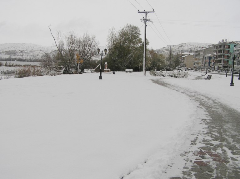 Καιρός: Τσουχτερό κρύο, θυελλώδεις άνεμοι και χιονοπτώσεις τη Δευτέρα