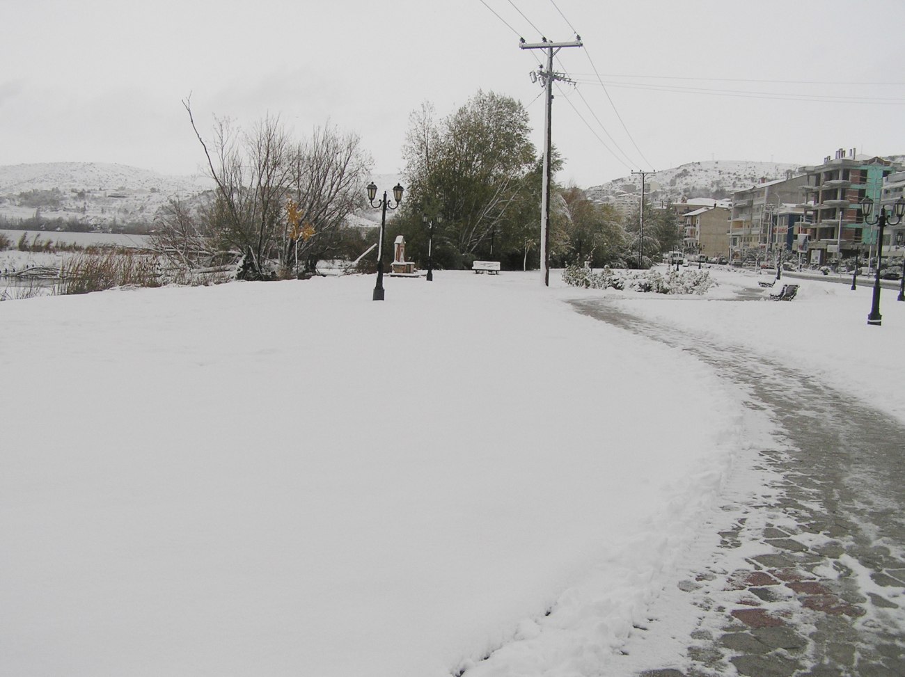 Καιρός: Τσουχτερό κρύο, θυελλώδεις άνεμοι και χιονοπτώσεις τη Δευτέρα