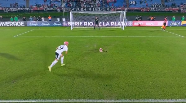 Καλά πήγε αυτό: Το χειρότερο πέναλτι «Πανένκα» της σεζόν είναι γεγονός (vid)