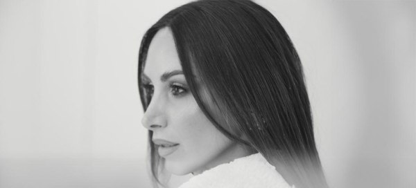 Λένα Ζευγαρά – «Τα Χάνω»: Το γεμάτο παλμό video για τη νέα viral επιτυχία της