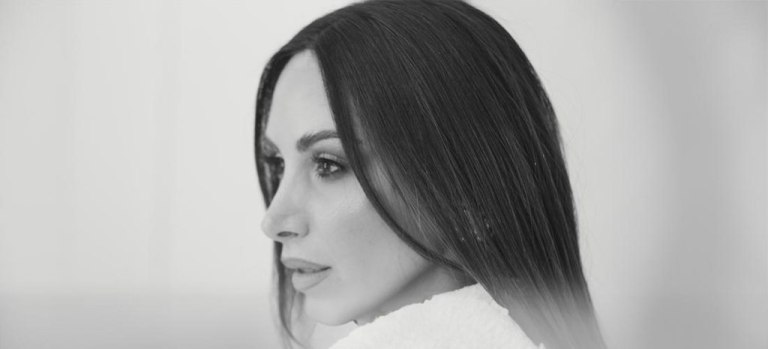 Λένα Ζευγαρά – «Τα Χάνω»: Το γεμάτο παλμό video για τη νέα viral επιτυχία της