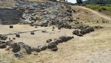 Θεσπρωτία: Σε εξέλιξη η αναστήλωση του σκηνικού οικοδομήματος του αρχαίου θεάτρου Γιτάνων