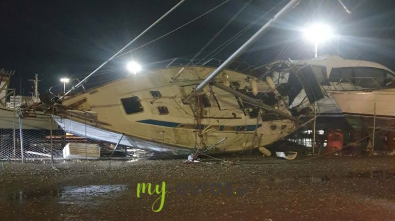 Ανεμοστρόβιλος έβγαλε βάρκες στην στεριά στην Αλεξανδρούπολη – Ριπές ανέμου 140 χιλιομέτρων «χτύπησαν» την πόλη