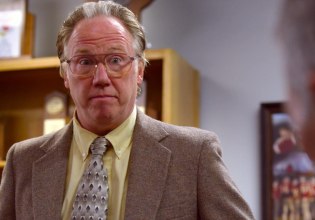 Τίμοθι Μπάσφιλντ: Η σύζυγός του κατέθεσε επιστολή στήριξης παρά τις κατηγορίες για σεξουαλική κακοποίηση ανηλίκων