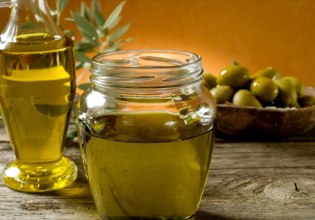 Ελαιόλαδο: Νέο τοπίο αλλά με αβεβαιότητες – Πώς εξελίσσεται παραγωγή και τιμές [γραφήματα]