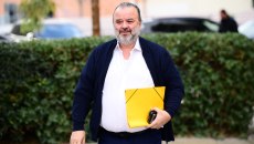 Εμφάνιση-έκπληξη του Ηλιόπουλου στη συγκέντρωση των ΕΠΣ