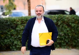 Εμφάνιση-έκπληξη του Ηλιόπουλου στη συγκέντρωση των ΕΠΣ