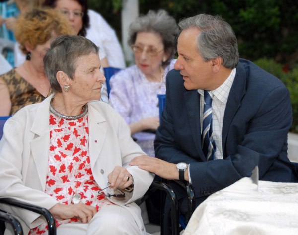 Η Αυτοδιοίκηση αποχαιρετά την Ελένη Γλύκατζη-Αρβελέρ