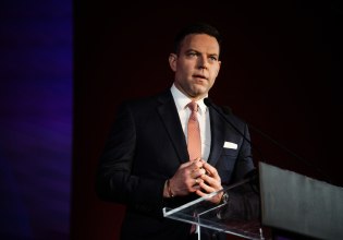 Ο Κασσελάκης προτείνει να μετονομαστεί το Κίνημα Δημοκρατίας σε Δημοκράτες – Προοδευτικό Κέντρο