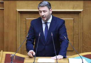 ΠΑΣΟΚ: Ο Ανδρουλάκης προτείνει όριο θητειών- Η αιχμή για Στουρνάρα και Παναγόπουλο