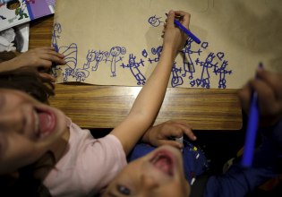 Πώς θα εκπληρώσει η ΕΕ την υπόσχεσή της στα παιδιά; – Το ένα τέταρτο των παιδιών στην Ευρώπη αντιμέτωπο με τη φτώχεια