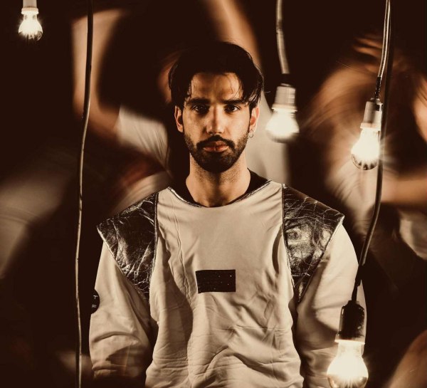 «Ιππόκαμπος»: Για 10 παραστάσεις στο Θέατρο Μικρός Κεραμεικός