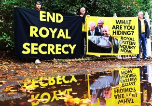 «15 χρόνια συγκάλυψης»: ‘Ενοχη σιωπή του Παλατιού για Άντριου-Έπσταϊν καταγγέλλουν οι Times