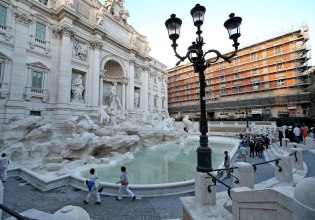 Ιταλία: Οι τουρίστες θα πληρώνουν από σήμερα εισιτήριο για να θαυμάσουν τη Φοντάνα Ντι Τρέβι