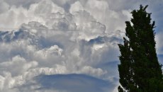 Καιρός: Λίγες νεφώσεις με πτώση της θερμοκρασίας στα ανατολικά – Πού θα βρέξει