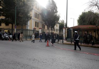 Συνελήφθη ζευγάρι με μαχαίρια στα δικαστήρια Ευελπίδων