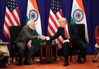 Οι ΗΠΑ θα αφαιρέσουν τους δασμούς 25% για αγορές ρωσικού πετρελαίου από την Ινδία