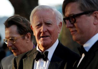 Απαίσιος και απατεώνας: Ο Τζον Λε Καρέ δημιούργησε τον κακό του The Night Manager έχοντας ως έμπνευση τον πατέρα του