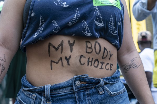 «Όχι» της Κομισιόν σε νέο χρηματοδοτικό πρόγραμμα για τις αμβλώσεις