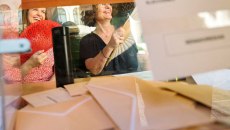 Ισπανία: Νέα πανωλεθρία για τους Σοσιαλιστές του Σάντσεθ σε τοπικές εκλογές – Μεγάλη αύξηση για την Ακροδεξιά